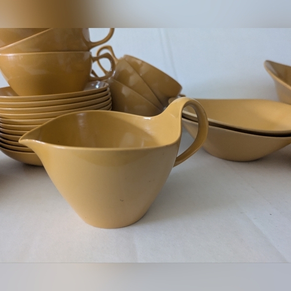 Vintage Oneida-Ware Deluxe OD Melmac Melamine Plastic Retro Dinnerware. Mustard - Picture 4 of 5